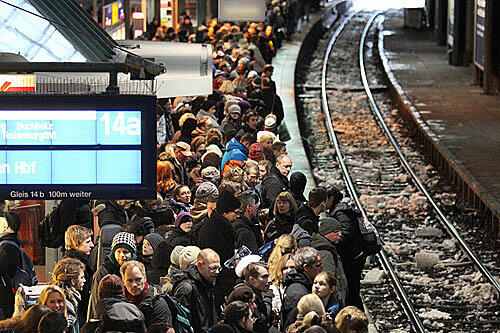 Abenteuer Bahnfahren in der Winterzeit: Riesenandrang an Heiligabend am Hamburger Hauptbahnhof