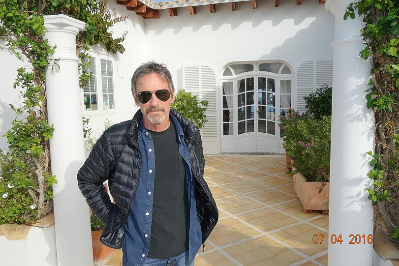 Der amerikanische Schriftsteller Peter Nichols im mallorquinischen Sea Club Hotel