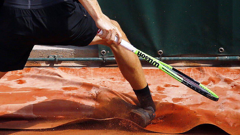 Schlimme Szenen bei den French Open: Der Belgier David Goffin verletzt sich bei seinem Drittrundenmatch gegen den Argentinier Horacio Zeballos.