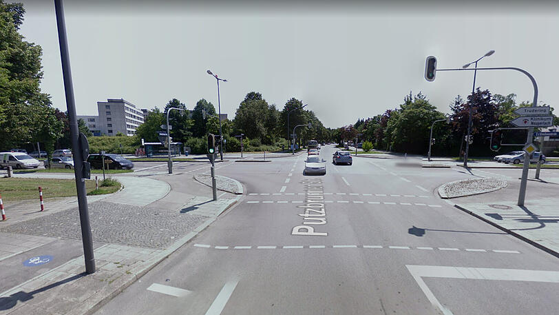 Die Kreuzung Putzbrunner Straße / Karl-Marx-Ring.