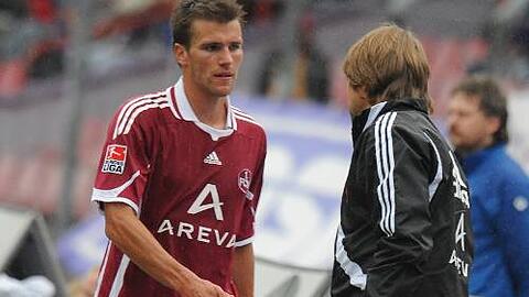 Hat für die harsche Kritik überhaupt kein Verständnis: Trainer Michael Oenning stellt sich demonstrativ vor seinen umstrittenen Club-Stürmer Christian Eigler.