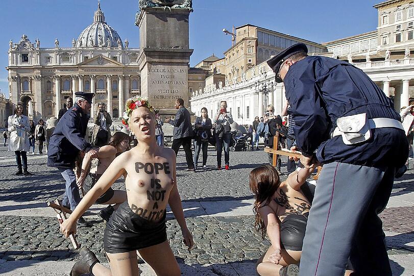 "Der Papst ist kein Politiker": Femen-Protest in Rom.