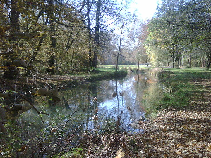 Lädt zum Verweilen ein: der Englische Garten.