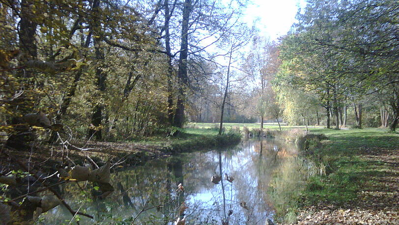 Lädt zum Verweilen ein: der Englische Garten. Lädt zum Verweilen ein: der Englische Garten.