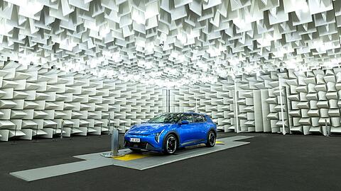 Die neue Semi-Absorber-Kammer ermöglicht Hyundai umfangreiche Autotests in einer technisch definierten Umgebung.