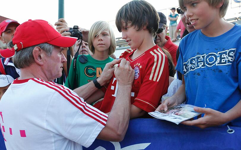 Neue Bilder vom Trainigslager der Bayern am Gardasee