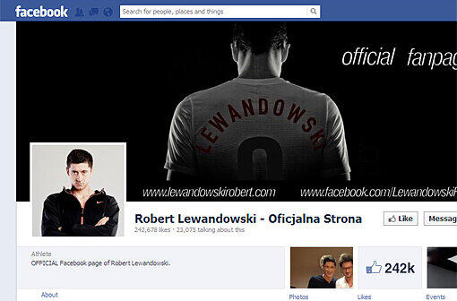 Internet: Seine Facebook-Seite hat knapp 250000 Fans. Auf Twitter hat er knapp 25000 Follower.