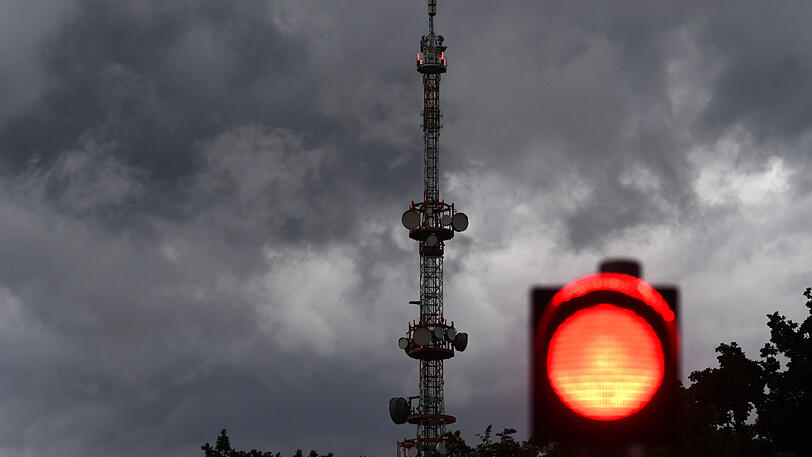 Dunkle Wolken am BR-Gelände in Freimann.