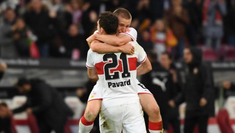 Stuttgarts Benjamin Pavard (vorne) und Stuttgarts Santiago Ascacibar bejubeln das Tor zum 1:0. Stuttgarts Benjamin Pavard (vorne) und Stuttgarts Santiago Ascacibar bejubeln das Tor zum 1:0.