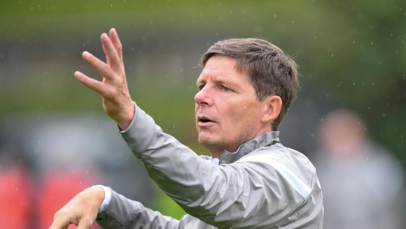 Muss Frankfurts Europa-Auftakt aus der Loge aus verfolgen: Eintracht-Coach Oliver Glasner.