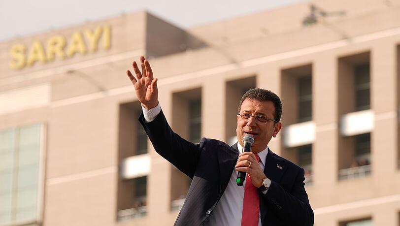 Seit der Verhaftung des CHP-Politikers Imamoglu gibt es immer wieder Razzien gegen Anhänger der größten Oppositionspartei in der Türkei. (Archivbild)