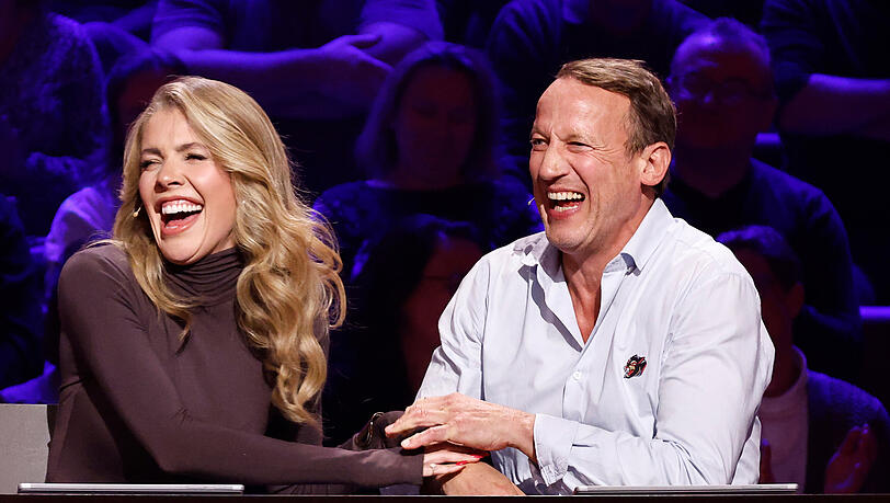 Wotan Wilke Möhring und Victoria Swarovski haben gut lachen - sie durften ins Halbfinale der XXL-Ausgabe von "Wer weiß denn sowas?" einziehen. Wotan Wilke Möhring und Victoria Swarovski haben gut lachen - sie durften ins Halbfinale der XXL-Ausgabe von "Wer weiß denn sowas?" einziehen.