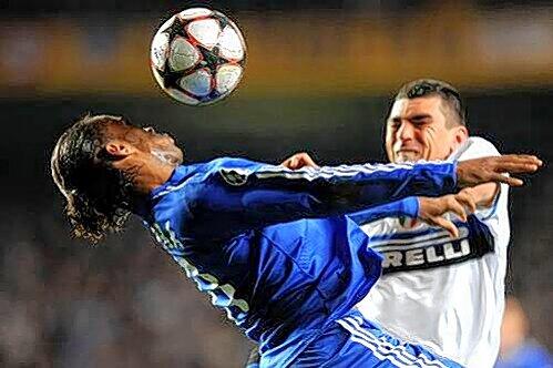 Nun hofft er auf ein Duell mit seinem alten Verein: Ex-Bayer Lucio, hier im Zweikampf mit Chelseas Didier Drogba.