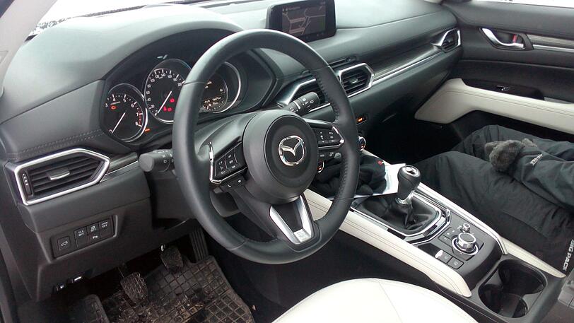 Gut verarbeitet, leicht zu biedienen: das Cockpit des Mazda CX-5.