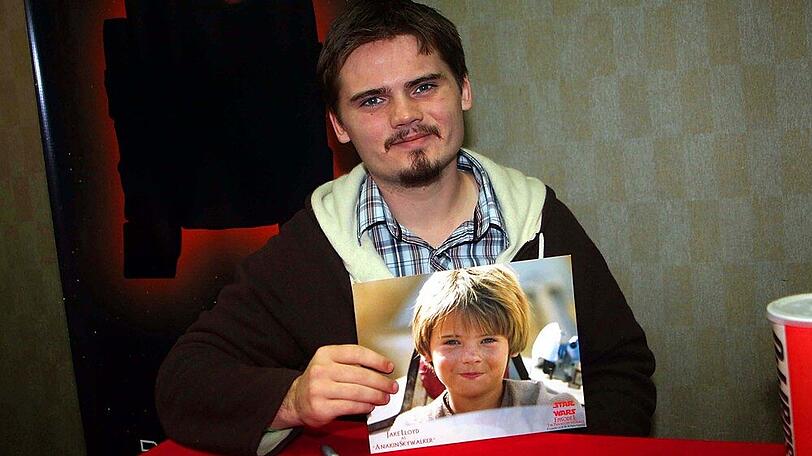 Jake Lloyd im Jahr 2010 mit einem Bild von sich als Anakin Skywalker in "Star Wars"
