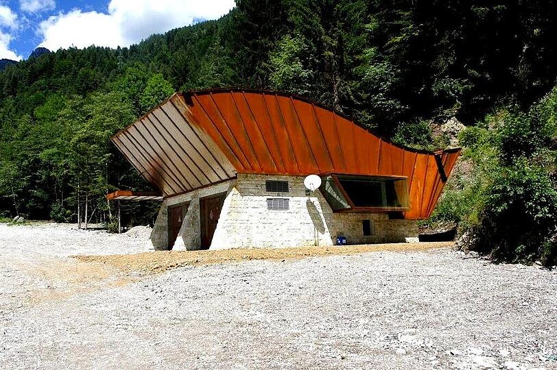 Fest in Münchner Hand: Das Wasserkraftwerk &bdquo;Vallesina&ldquo; im Valle di Cadore.