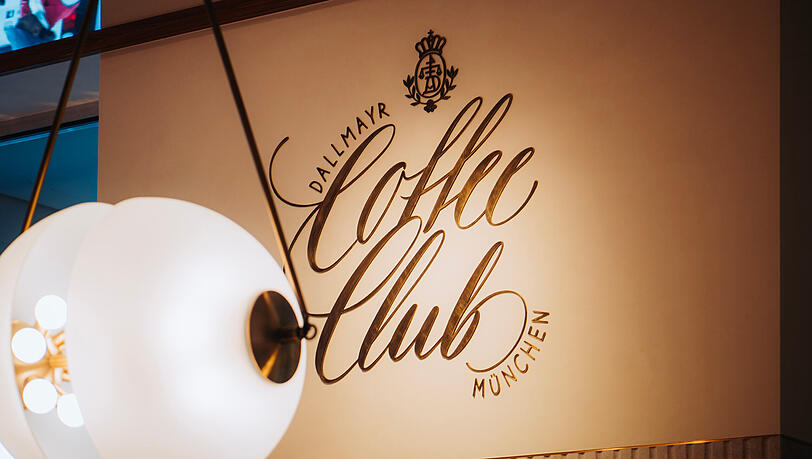 Eine Verbindung aus eleganter Dallmayr-Klassik und modernem Coffeeshop-Zeitgeist findet man ab sofort in der Dienerstraße. Eine Verbindung aus eleganter Dallmayr-Klassik und modernem Coffeeshop-Zeitgeist findet man ab sofort in der Dienerstraße.