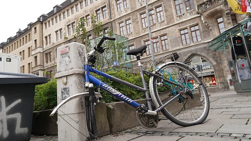 Mit diesem am Marienhof abgestellten Rad kommt man wahrlich nicht mehr weit!
