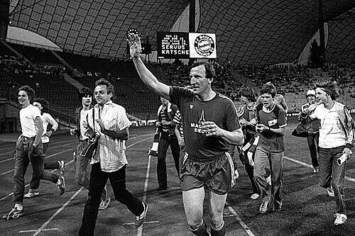 Servus: "Katsche" im Abschiedsspiel im Juni 1981
