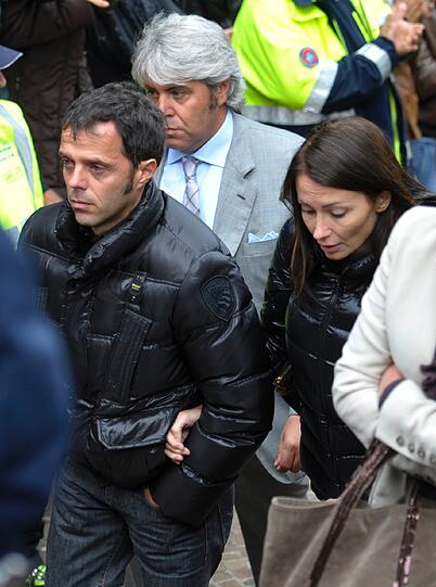 Auch Kollege Loris Capirossi trauert um den Kollegen. Er ist mit seiner Frau erschienen.