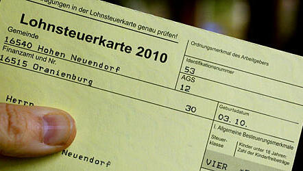 Auslaufmodell: Die Lohnsteuerkarte aus Pappe Auslaufmodell: Die Lohnsteuerkarte aus Pappe
