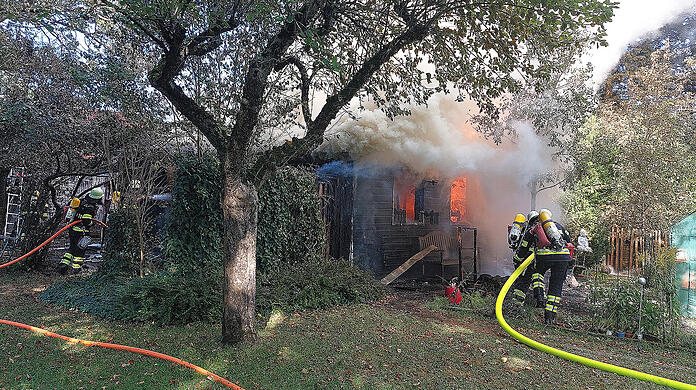 Das Gartenhaus wurde ein Raub der Flammen und muss abgerissen werden.