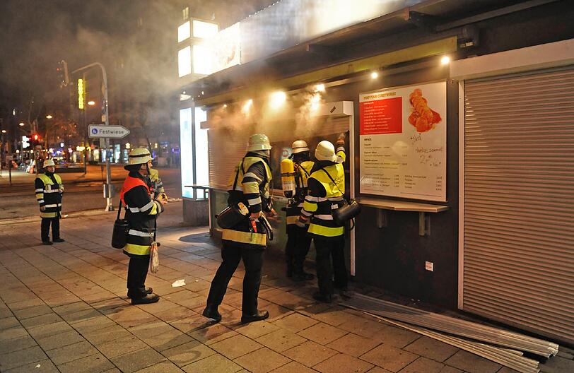 Die Feuerwehr geht davon aus, dass ein Sachschaden von 10.000 Euro entstanden ist.