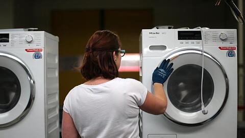 Der Hausgerätehersteller Miele will bis Ende 2021 weltweit rund 1070 Stellen abbauen.
