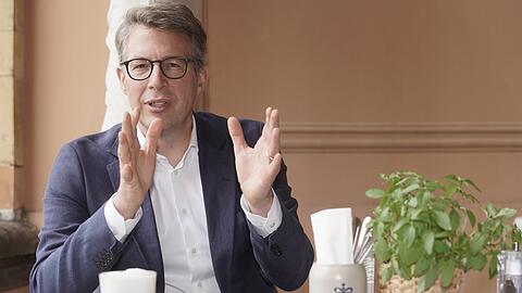 Markus Blume beim AZ-Interview auf der Terrasse des Landtagsrestaurants im Maximilianeum.