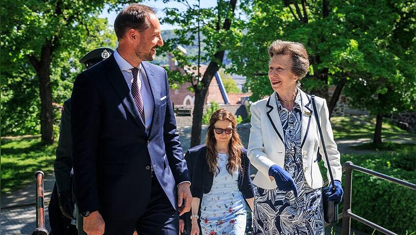 Haakon von Norwegen mit seiner Patentante, Prinzessin Anne.