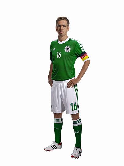 Philipp Lahm im neuen Trikot: Der Kapitän will seine Elf 2012 zum EM-Titel führen.