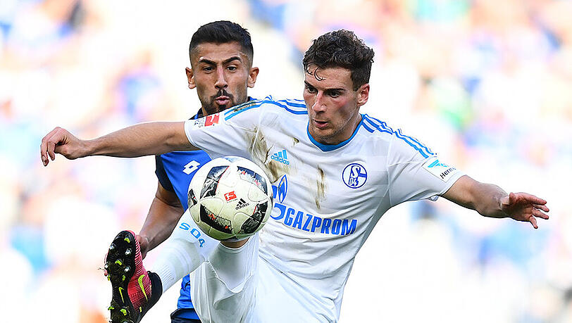 Schalkes Leon Goretzka (vorne) und Hoffenheims Kerem Demirbay im Kampf um den Ball. Schalkes Leon Goretzka (vorne) und Hoffenheims Kerem Demirbay im Kampf um den Ball.