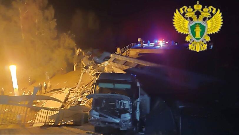 In der russischen Region Brjansk entgleiste in der Nacht ein Zug, nach Behördenangaben gab es Tote und zahlreiche Verletzte.