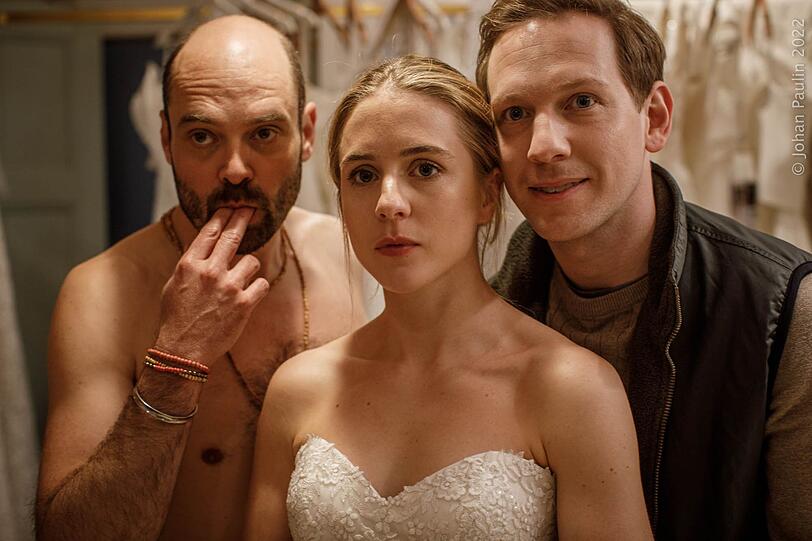 Die achtteilige Kom&ouml;dienserie "Endlich erwachsen" bei ARTE erz&auml;hlt aus dem Leben der 30-j&auml;hrigen Anw&auml;ltin Mathilda (Carla Sehn). Eigentlich soll die Stockholmerin ihren netten, verl&auml;sslichen Freund Johannes (Simon Reithner, rechts) heiraten. Dann begegnet ihr der unkonventionelle Psychologe Nathan (David Dencik). Welches Leben will Mathilda leben?