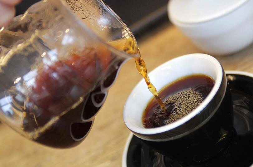 Die Kaffeesteuer beträgt in Deutschland 2,19 Euro je Kilogramm Röstkaffee und 4,78 Euro pro Kilo löslichem Kaffee. Foto: Ole Spata/Illustration