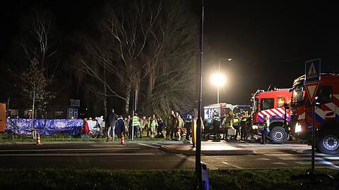 Die benachbarte Gemeinde Elburg teilte mit, dass die Parade abgebrochen worden sei.