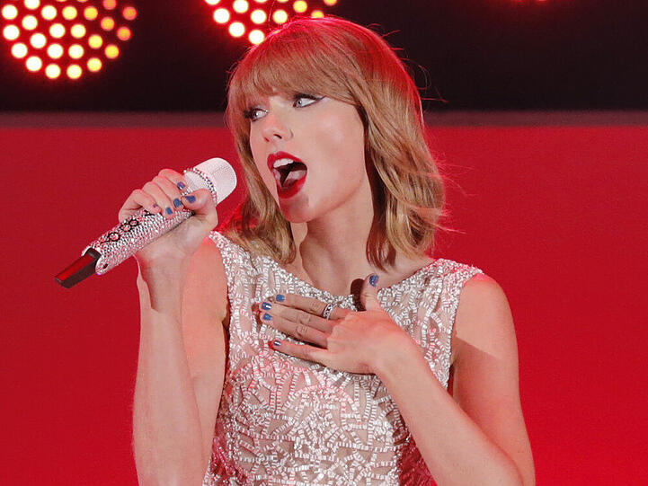 Haut die Einnahmen ihrer Single nicht selbst auf den Kopf: Taylor Swift