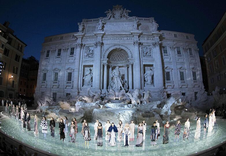 Fendi zeigt in Rom eine spekatkuläre Show
