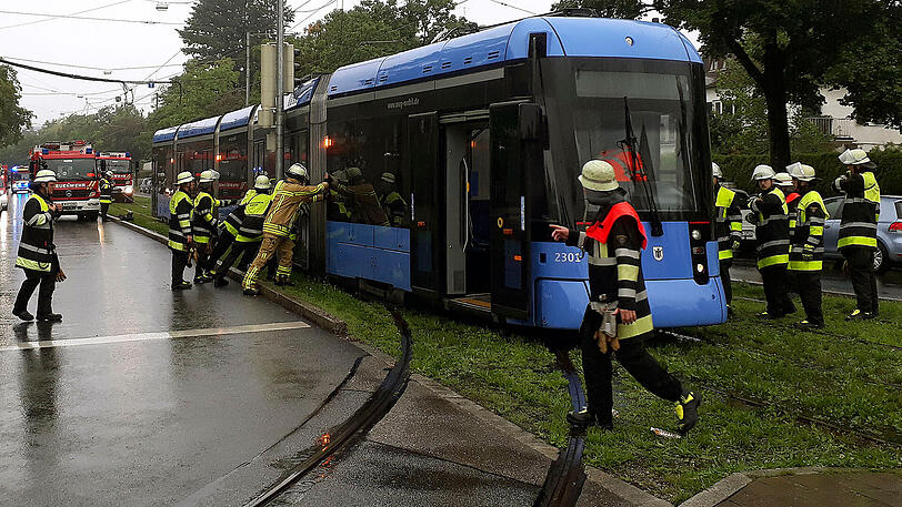 Am Willibaldplatz entgleist am Mittwochvormittag eine Tram der Linie 19.