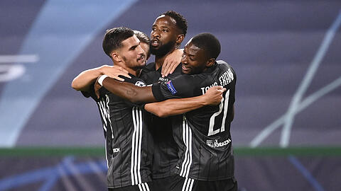 Lyon um Moussa Dembélé (2.v.r.) feiert den Einzug ins Halbfinale.