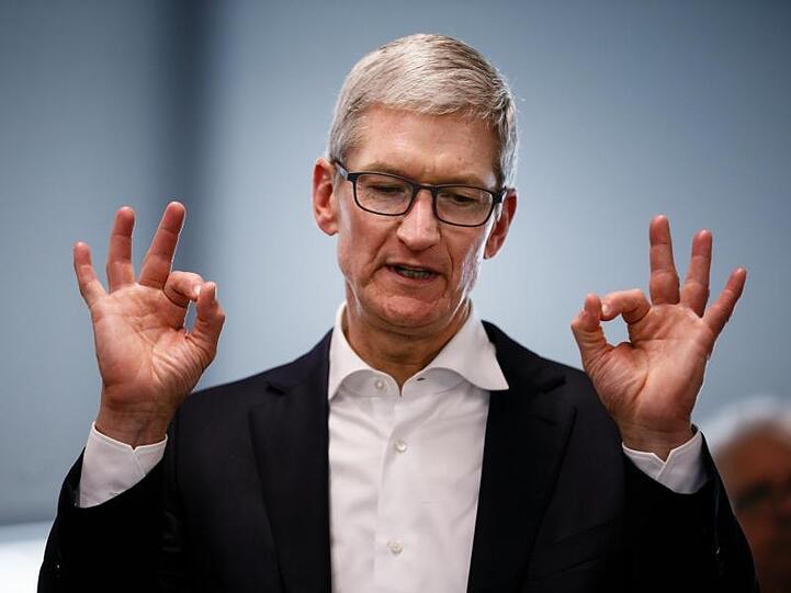 Apple-Chef Tim Cook gönnt sich mehr Gehalt.