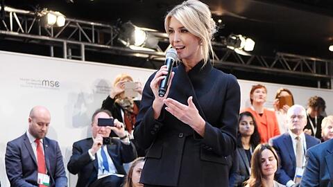 Ivanka Trump, Tochter des US-Präsidenten, spricht am zweiten Tag der 55. Münchner Sicherheitskonferenz bei einer Podiumsdiskussion. Foto: Tobias Hase