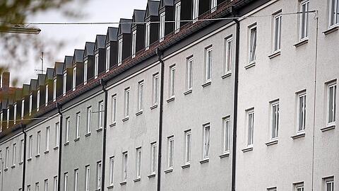 Vermieter können die Grundsteuer auf die Mieter umlegen. Der Mieterbund will, dass sich das ändert - andernfalls werden Wohnungen vermutlich noch teurer.