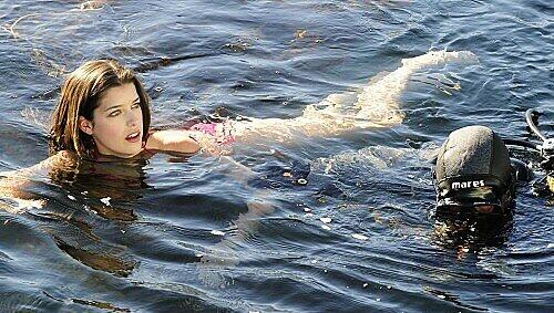 Marie, mal über Wasser beim Unterwasser-Shooting Marie, mal über Wasser beim Unterwasser-Shooting