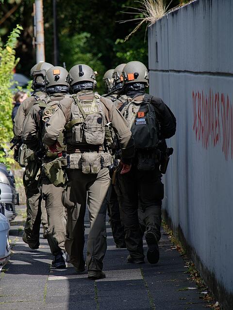 Nach dem Angriff an der Schule konnte der T&auml;ter zun&auml;chst fl&uuml;chten. (Archivbild)