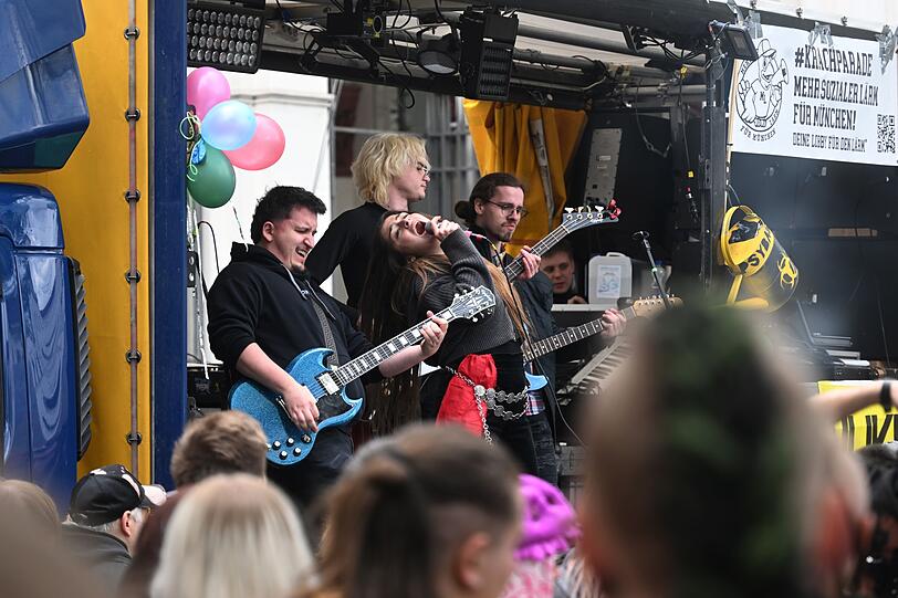 Die Band Toxic Pills nahm ebenfalls an der M&uuml;nchner "Krachparade" teil.