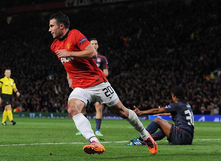 In der englischen Liga schwächelt der Traditionsklub gewaltig und muss um die Qualifikation für das internationale Geschäft bangen. Die Königsklasse hingegen meistern die Engländer bislang bravourös. Zuletzt gewann ManUnited gegen Olympiakos Piräus - mit drei Toren von Stürmerstar Robin van Persie.