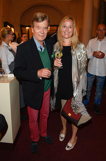 Ferfried von Hohenzollern und Begleitung Claudia bei der Party zum "Tag und Nacht der 1000PS"-Event im Hotel Vier Jahreszeiten Kempinski.