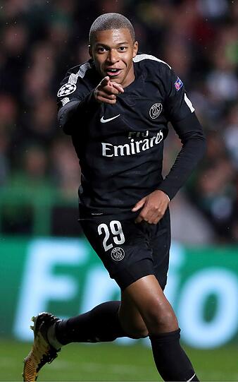 Mbappé ist mit das heißeste Eisen, was diesen Sommer auf dem Transfermarkt war, er hat ein unglaubliches Tempo, eine wahnsinnige Tor-Quote. Das Duell geht an den Franzosen. Stand: 4,5:4,5