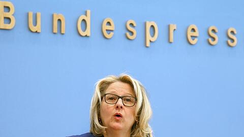 Bundesumweltministerin Svenja Schulze (SPD) stellt in ihrer Digitalagenda Maßnahmen vor, mit denen sich die Digitalisierung klimafreundlich gestalten lässt.